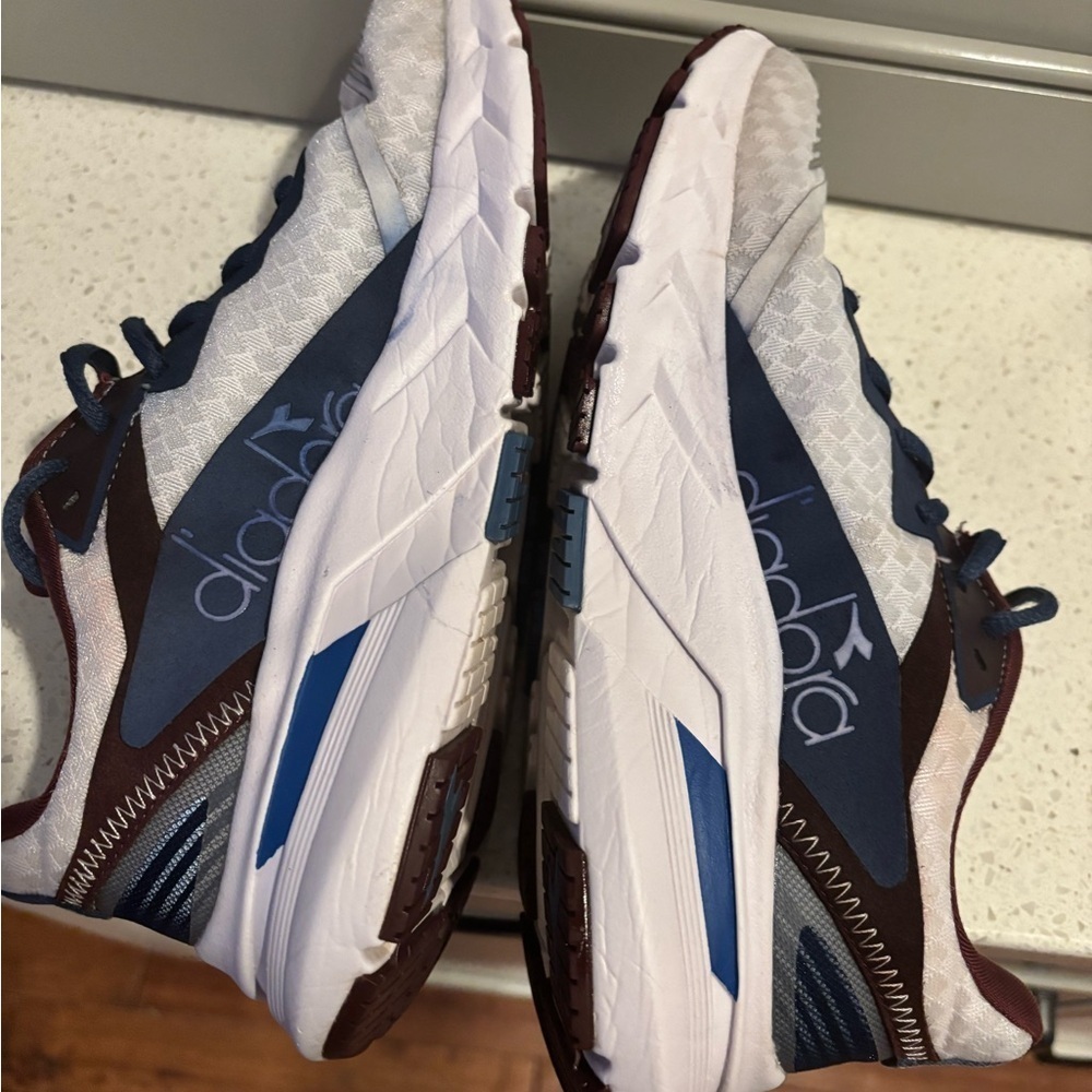 Diadora Mythos Blushield Volo 2 Sneakers - White, navy and Burgundy 7.5 - Picture 13 of 13